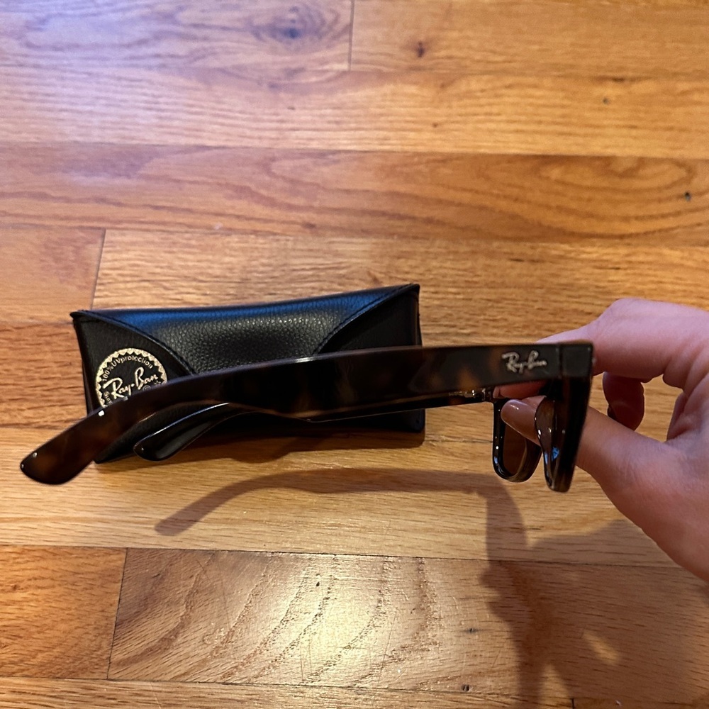Ray-Ban Classic Tortoise Sunglasses with Case - Picture 4 of 6